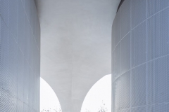 06-The-umbrella-shaped-column-viewed-from-internal-landscape-courtyard