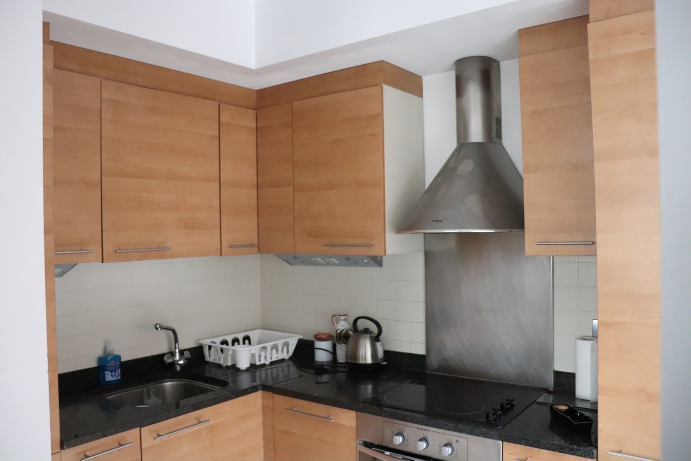 RTE - Find Me A Home - 17 Hanover Quarter - The Interiors NRD - Kitchen Before