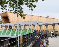 Foto: Kasper Dudzik. Kallhäll 20180517. SL Pendeltågsstation Kallhäll ritad av Henrik Rundquist arkitekter.