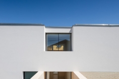Vila-do-Conde-Apartment-by-Raulino-Silva-Architect-4