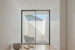 Vila-do-Conde-Apartment-by-Raulino-Silva-Architect-7