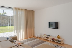Vila-do-Conde-Apartment-by-Raulino-Silva-Architect-9